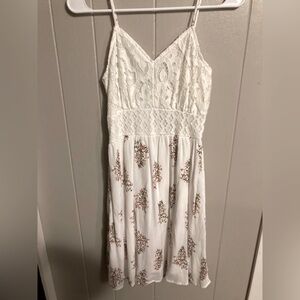 👚(bundle 4 items w/👚for $16) White Lace Floral Dress